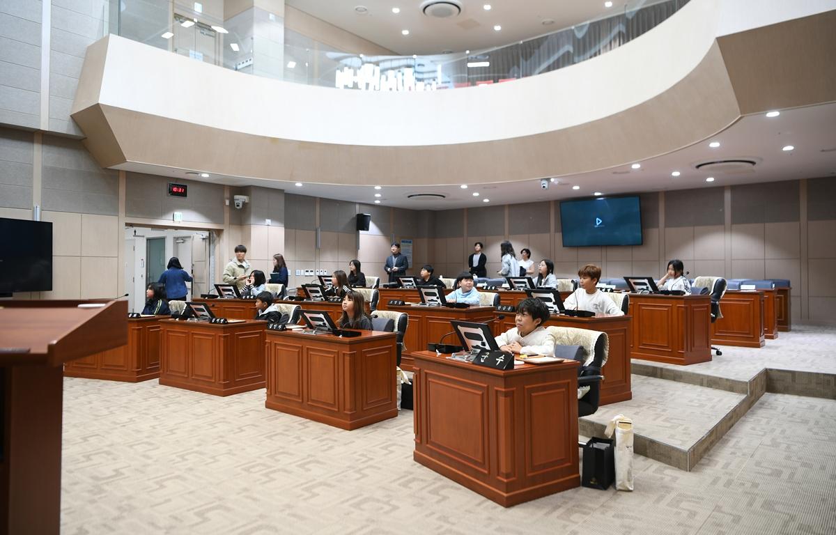 고흥군의회, 봉래초, 백양초 의회방문 첨부이미지 : 2026. 10. 23 봉래초, 백양초 의회방문 (5).JPG