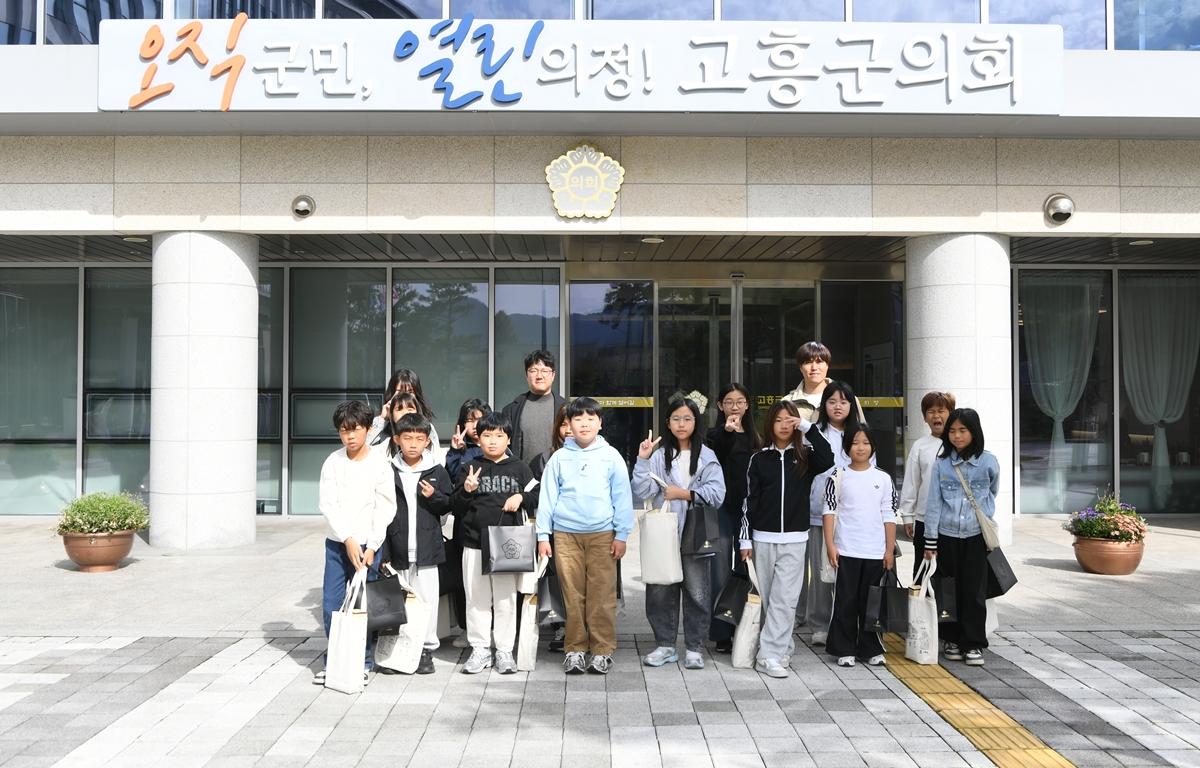 고흥군의회, 봉래초, 백양초 의회방문 첨부이미지 : 2026. 10. 23 봉래초, 백양초 의회방문 (1).JPG