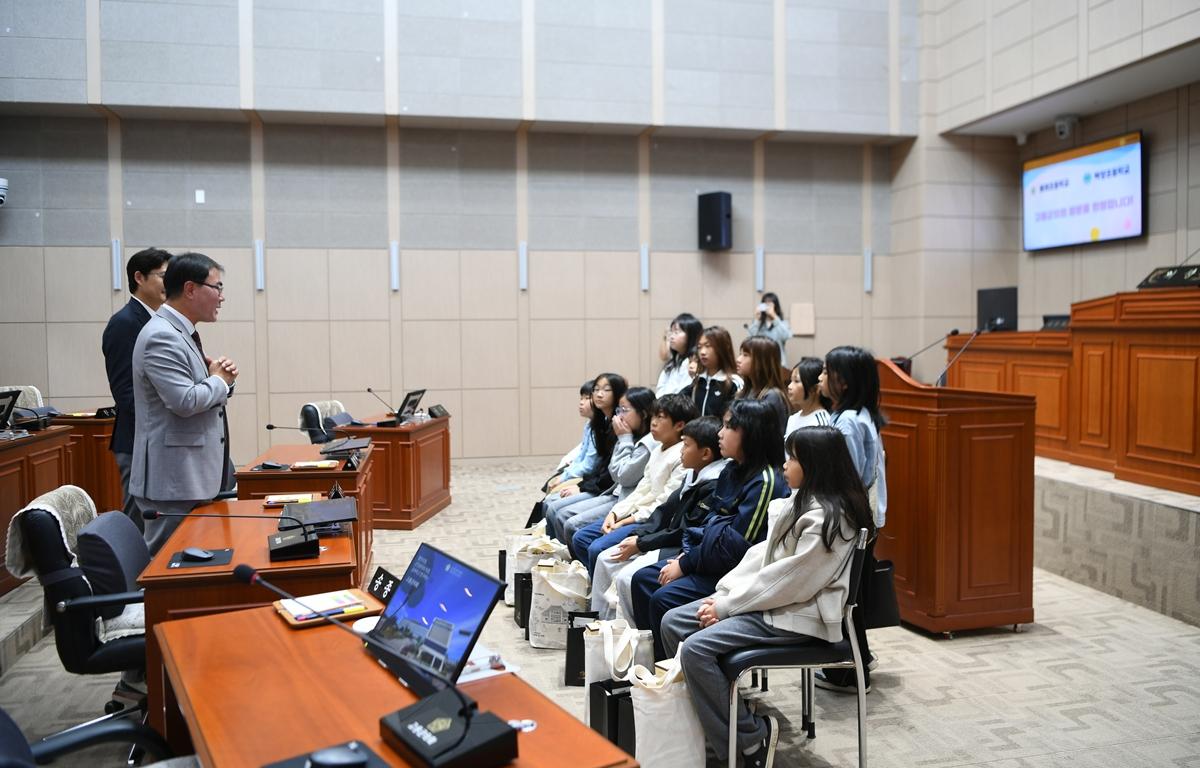 고흥군의회, 봉래초, 백양초 의회방문 첨부이미지 : 2026. 10. 23 봉래초, 백양초 의회방문 (4).JPG