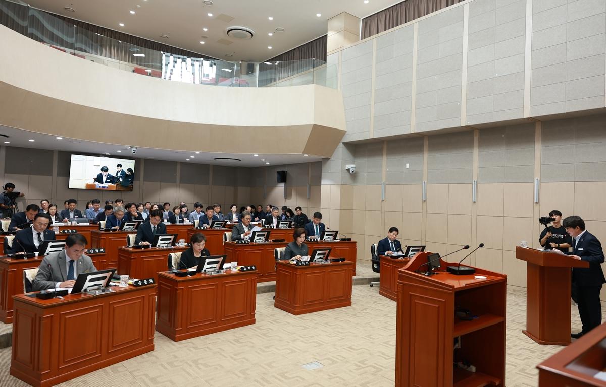 10대 제349회 고흥군의회 임시회 제1차 본회의 첨부이미지 : 2026. 10. 13 제349회 고흥군의회 임시회 제1차 본회의 (4).JPG