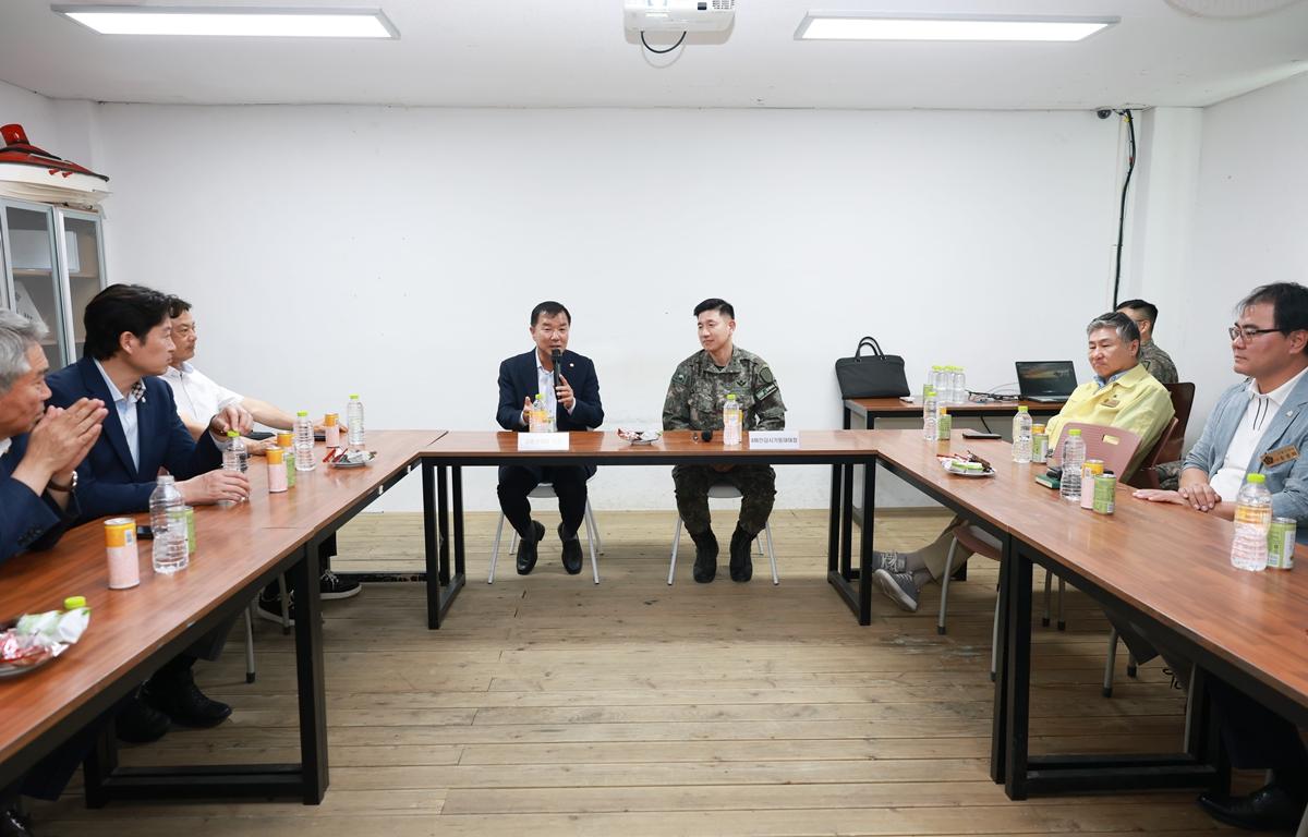 추석명절맞이 군 복지기관 위문방문 첨부이미지 : 2026. 09. 21 추석명절맞이 군 복지기관 위문방문 (5).JPG