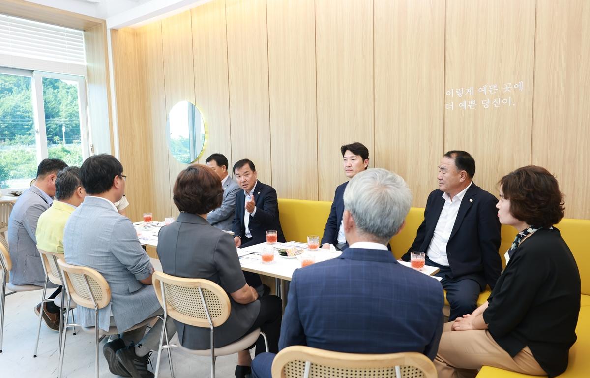 추석명절맞이 군 복지기관 위문방문 첨부이미지 : 2026. 09. 21 추석명절맞이 군 복지기관 위문방문 (10).JPG