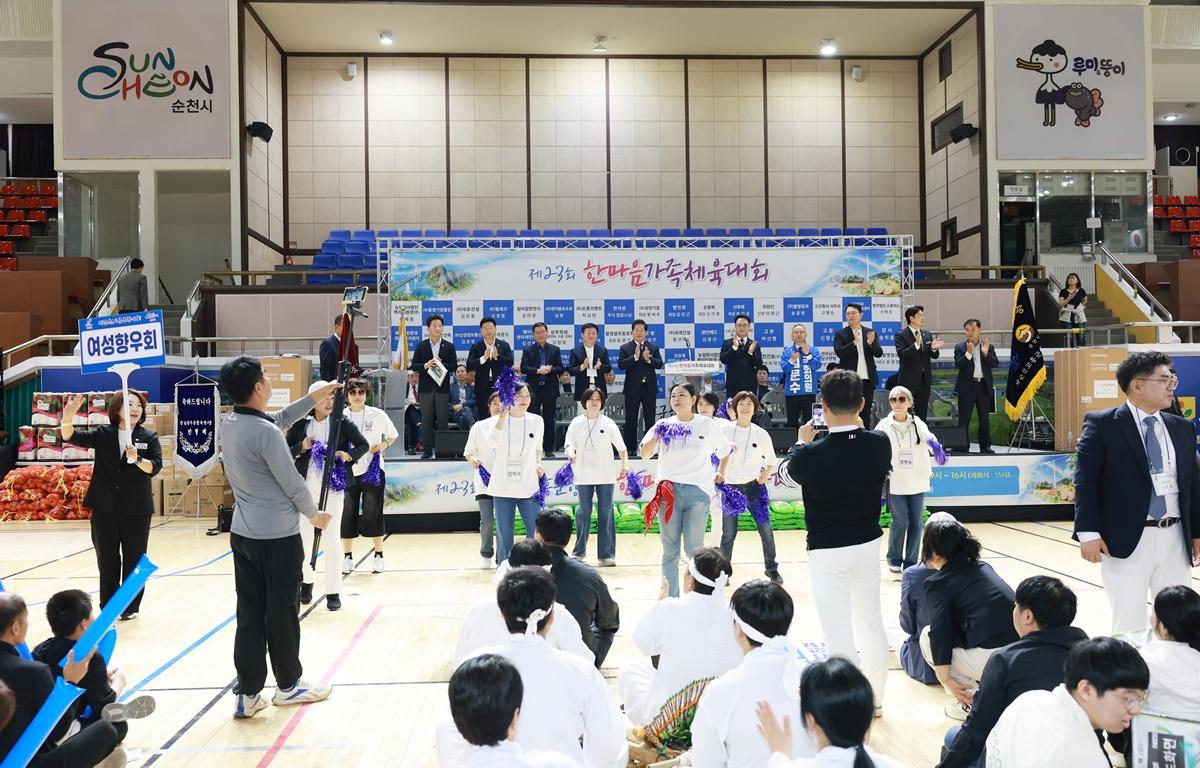 제23회 재순고흥군향우회 한마음 가족 체육대회 첨부이미지 : 2026. 10. 03 제23회 재순고흥군향우회 한마음 가족 체육대회(2).JPG