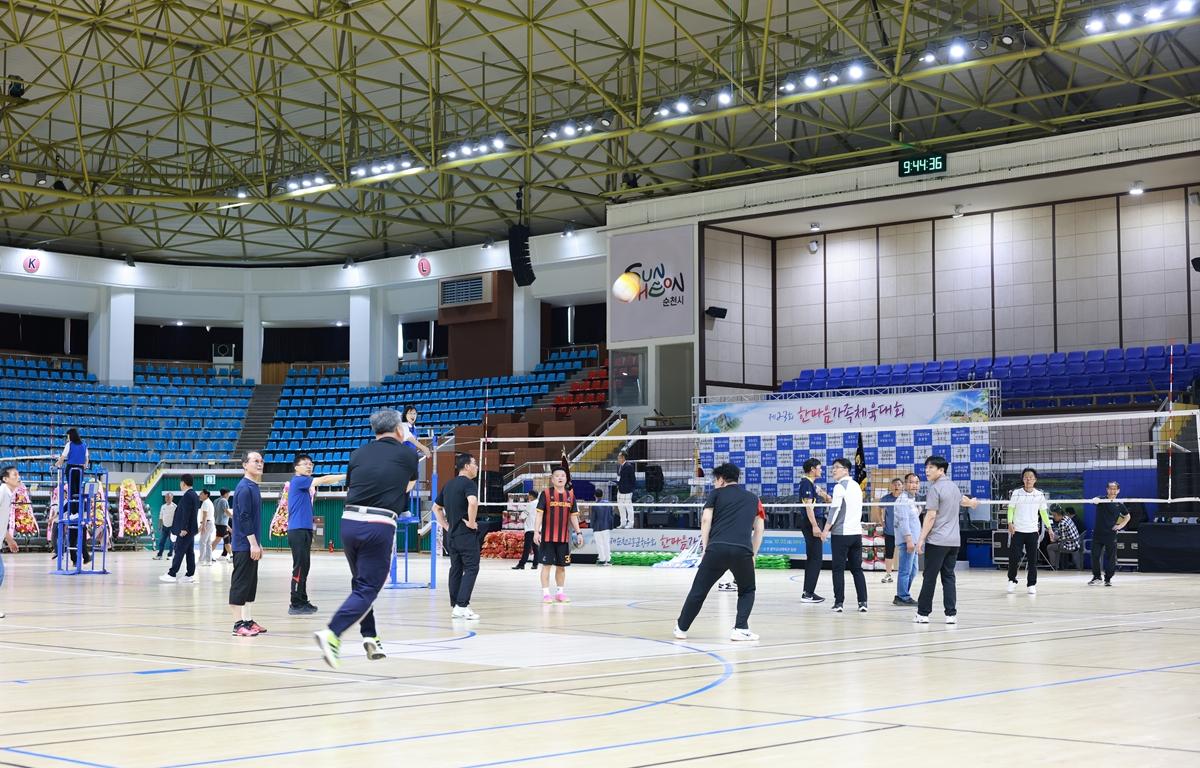 제23회 재순고흥군향우회 한마음 가족 체육대회 첨부이미지 : 2026. 10. 03 제23회 재순고흥군향우회 한마음 가족 체육대회(1).JPG