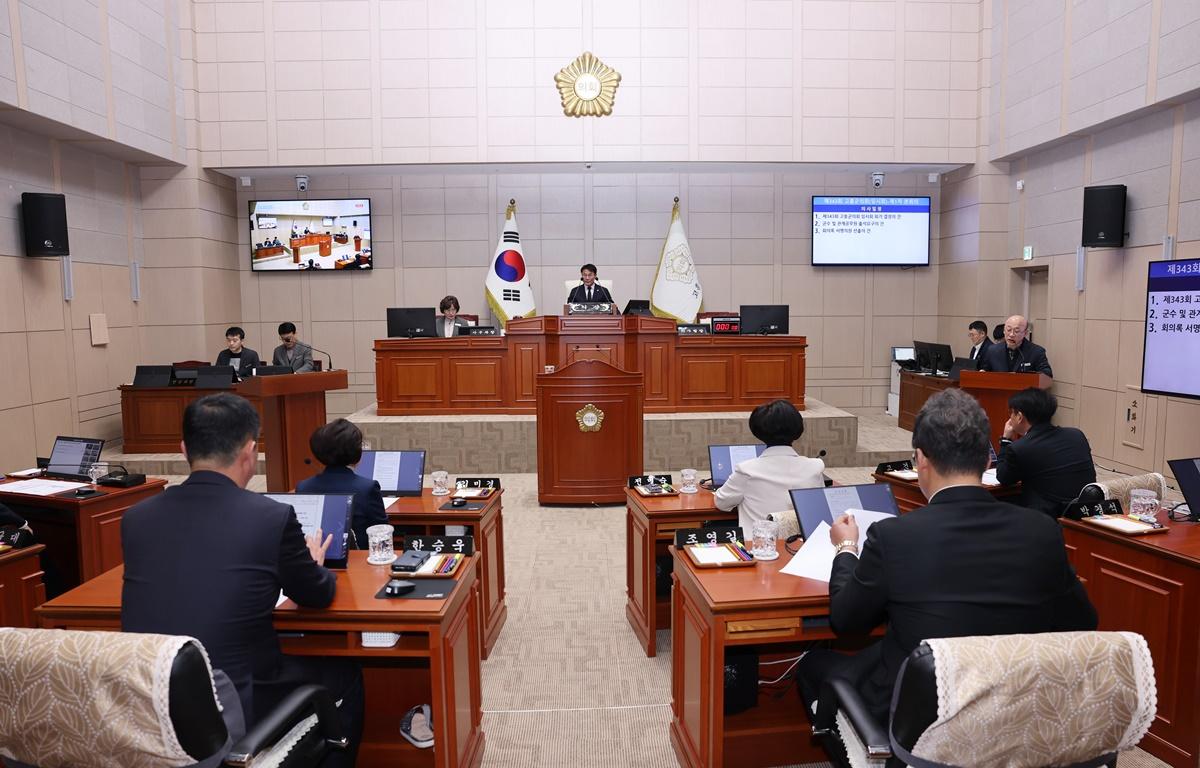 제343회 고흥군의회  임시회 제1차 본회의 첨부이미지 : 2026.1.28 제343회 임시회 제1차 본회의 (1).JPG