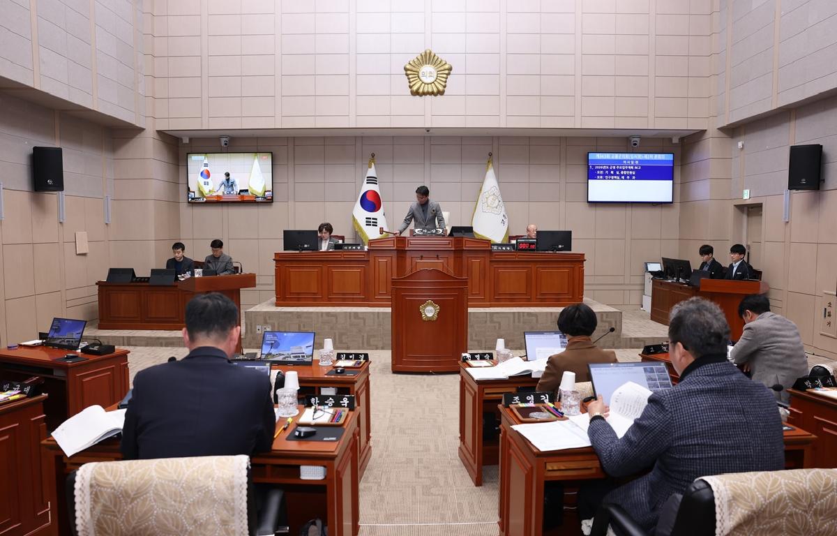 제343회 고흥군의회 임시회 제2차 본회의(군정 주요업무계획 보고) 첨부이미지 : 2026.1.29 제343회 고흥군의회 임시회 제2차 본회의(군정 주요업무계획 보고) (5).JPG