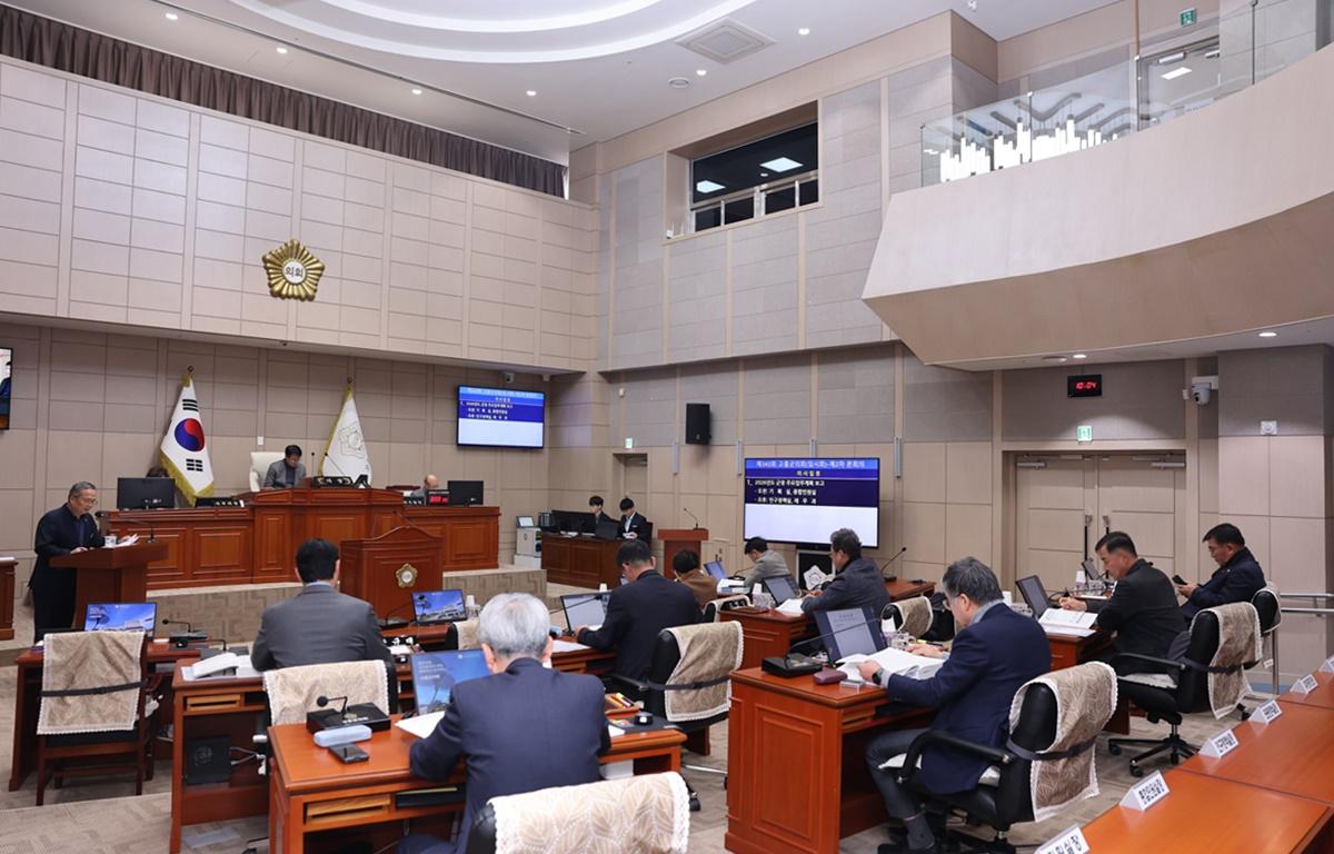 제343회 고흥군의회 임시회 제2차 본회의(군정 주요업무계획 보고) 첨부이미지 : 2026.1.29 제343회 고흥군의회 임시회 제2차 본회의(군정 주요업무계획 보고) (3).JPG