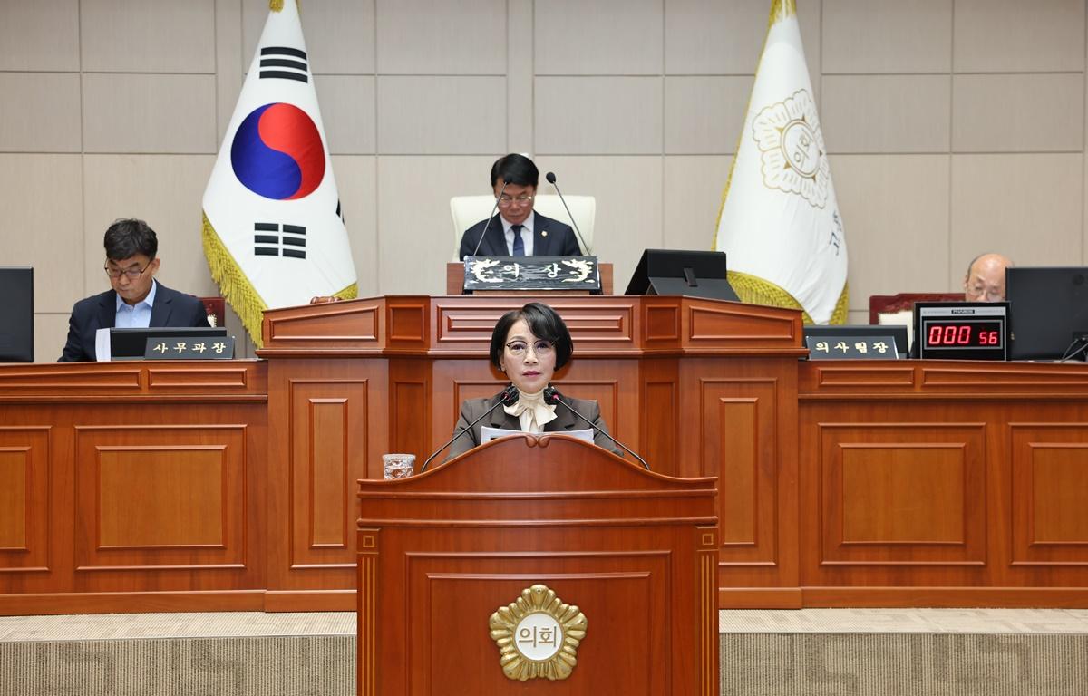 제341회 고흥군의회 임시회 제2차 본회의 첨부이미지 : 2025.10.27 제341회 고흥군의회 임시회 제2차 본회의(4).JPG