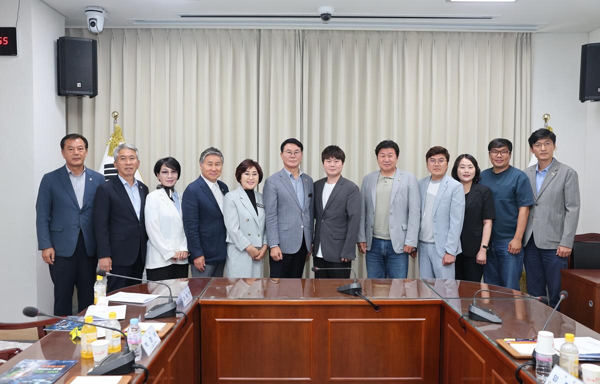 용인특례시의회 경제발전연구회 고흥군의회 방문 첨부이미지 : 2025.6.30 용인특례시의회 경제발전연구회 고흥군의회 방문(1).JPG