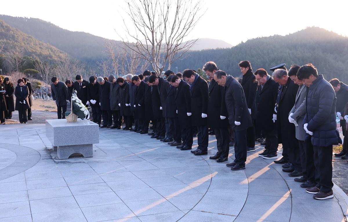 2026년 신년 현충탑 참배 첨부이미지 : 2026.1.2 현충탑 참배 (4).JPG