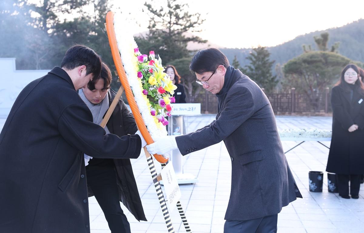 2026년 신년 현충탑 참배 첨부이미지 : 2026.1.2 현충탑 참배 (1).JPG