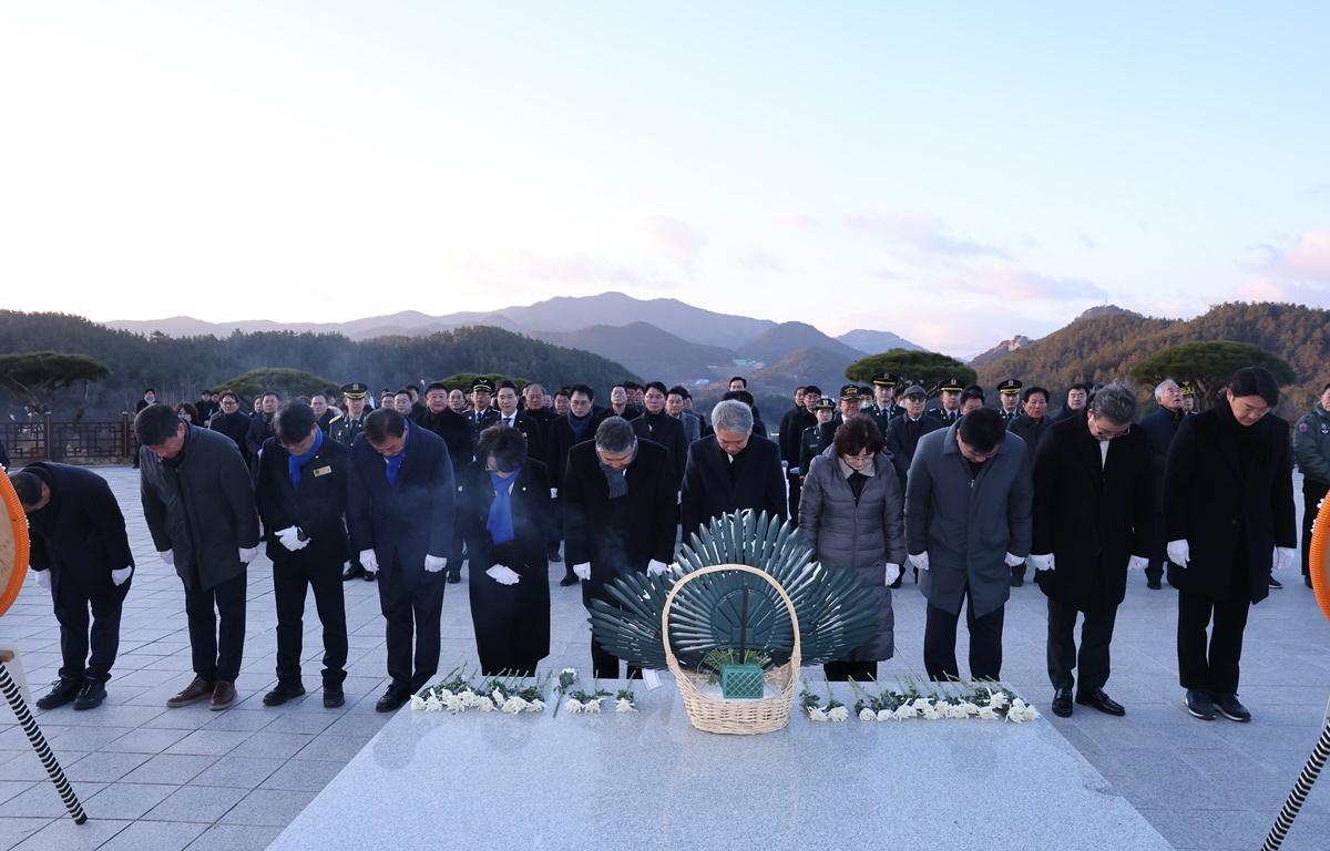 2026년 신년 현충탑 참배 첨부이미지 : 2026.1.2 현충탑 참배 (2).JPG