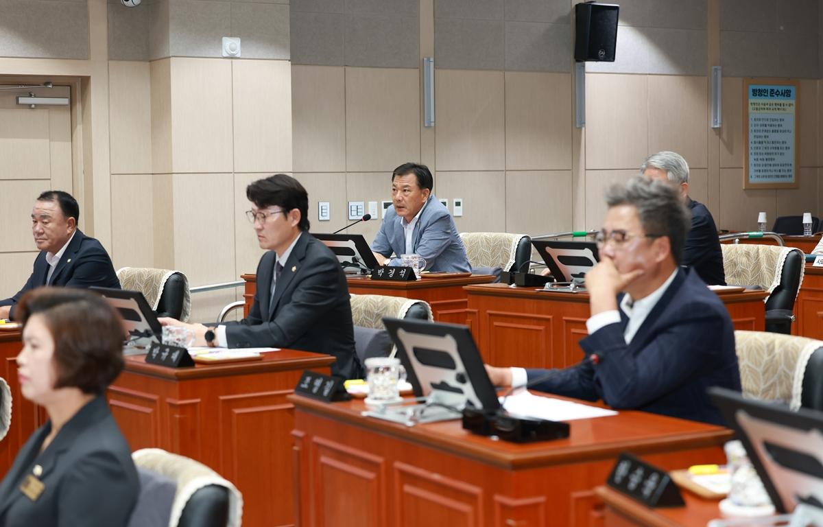 10대 제348회 고흥군의회 제1차 정례회 제2차 본회의 첨부이미지 : 2026. 09. 18 제348회 고흥군의회 제1차 정례회 제2차 본회의 (4).JPG