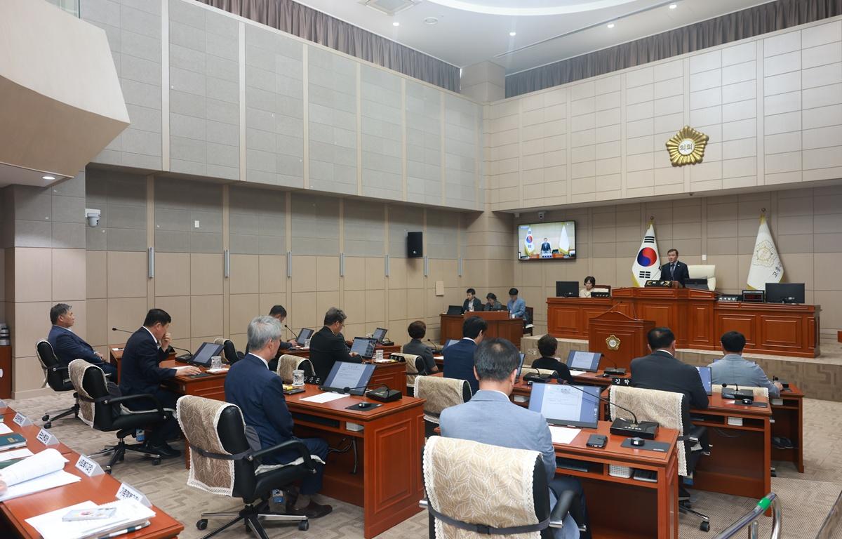10대 제348회 고흥군의회 제1차 정례회 제1차 본회의 첨부이미지 : 2026. 09. 01 제348회 고흥군의회 제1차 정례회 제1차 본회의 (3).JPG