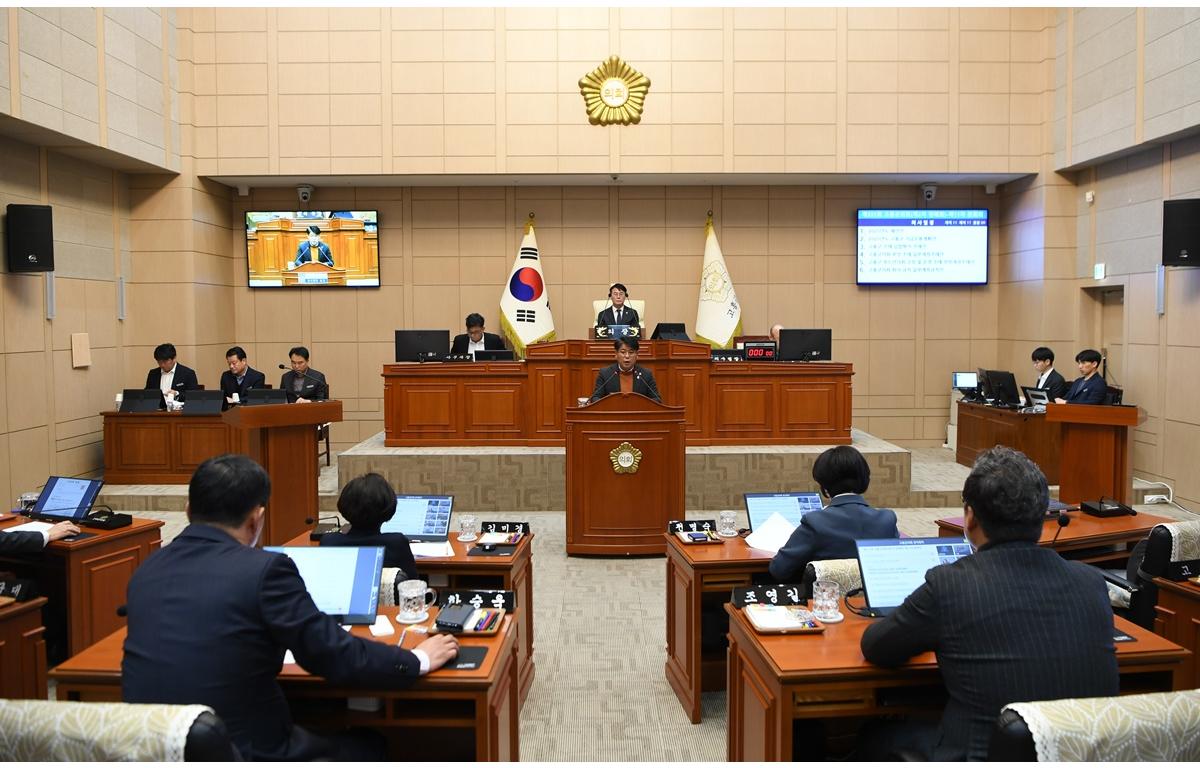 제331회 제2차 정례회 제11차 본회의 첨부이미지 : 2024.12.16 제331회 제2차 정례회 제11차 본회의 (4).JPG