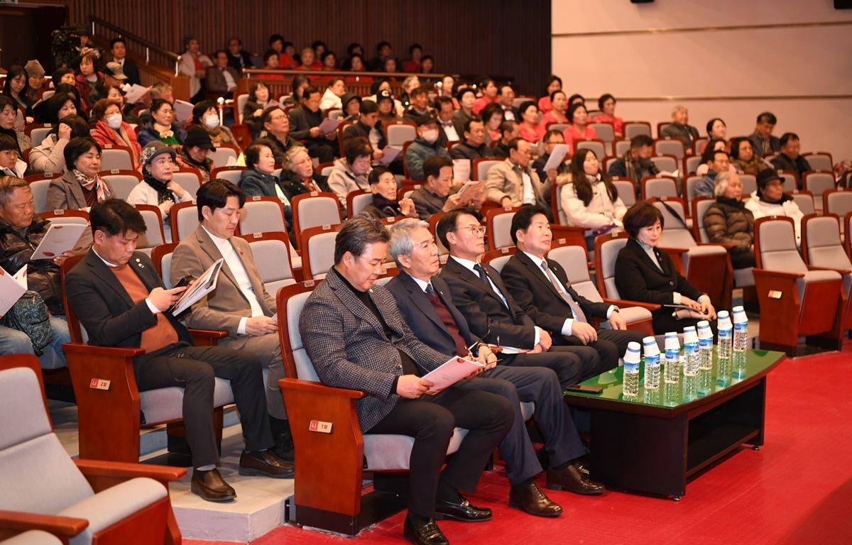 제19회 고흥우주합창단 정기연주회 첨부이미지 : 2024.12.9 제19회 고흥우주합창단 정기연주회 (2).JPG