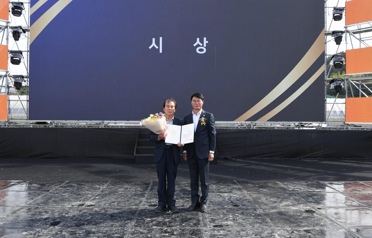 (사)전국한우협회 고흥군지부 제20주년 창립기념식 첨부이미지 : 2024.11.8 (사)전국한우협회 고흥군지부 제20주년 창립기념식 (2).JPG
