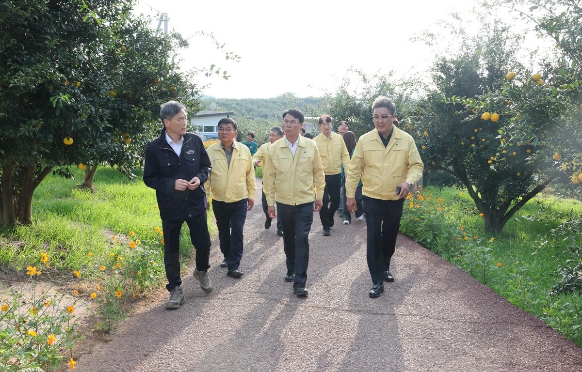 고흥군의회, 고흥유자축제 주요시설 사전 현장점검 첨부이미지 : 2025.11.4 고흥군의회, 고흥유자축제 주요시설 사전 현장점검 (5).JPG