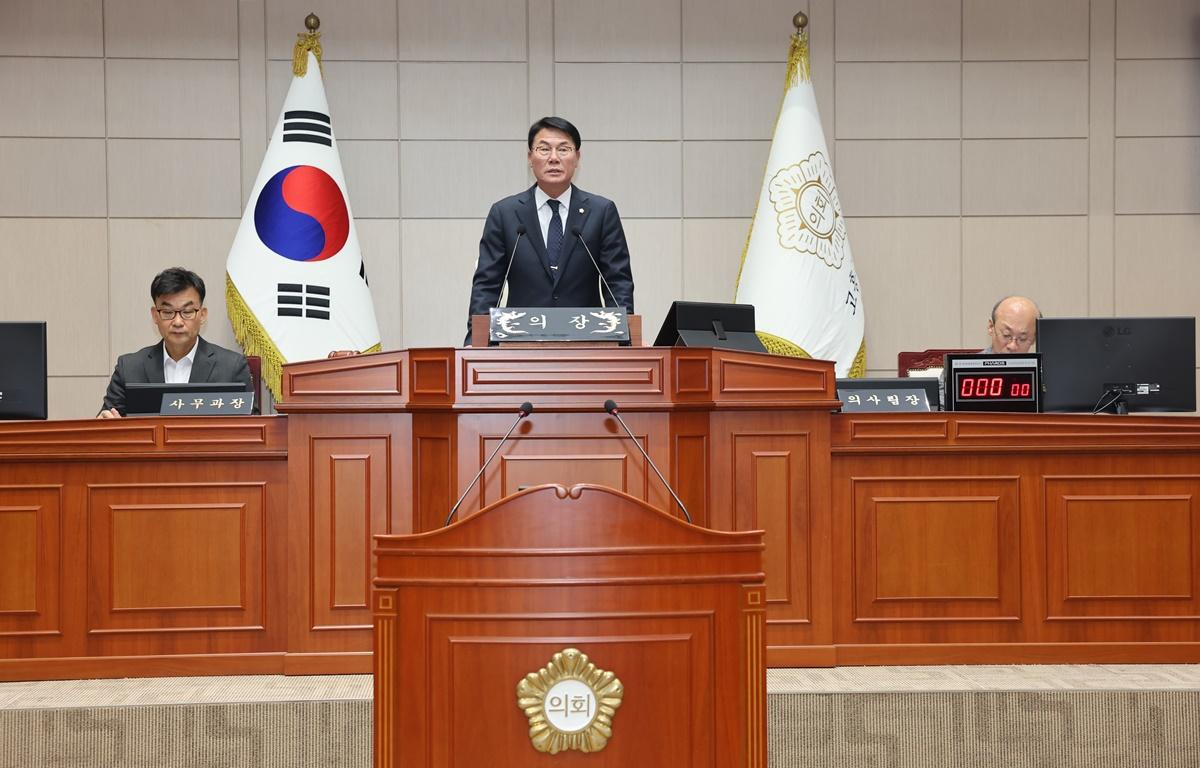 제342회 제2차 정례회 제2차 본회의(군정 주요업무 추진실적 보고) 첨부이미지 : 2025.11.12 제342회 제2차 정례회 제2차 본회의(군정 주요업무 추진실적 보고) (1).JPG