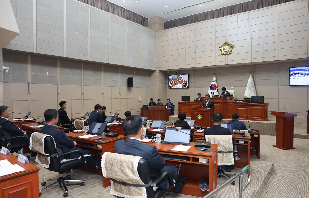 제342회 제2차 정례회 고흥군의회 임시회 제1차 본회의 첨부이미지 : 2025.11.10 제342회 제2차 정례회 고흥군의회 임시회 제1차 본회의 (4).JPG