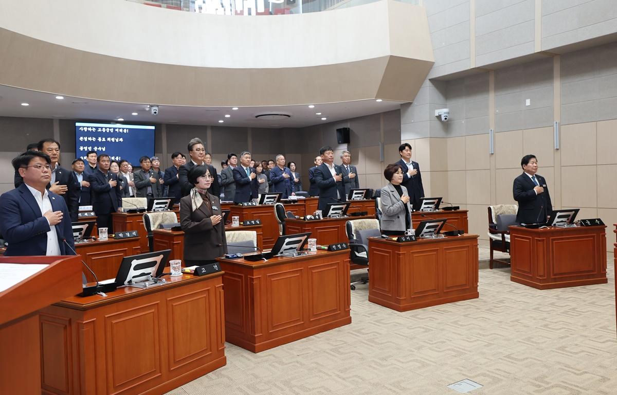 제342회 제2차 정례회 고흥군의회 임시회 제1차 본회의 첨부이미지 : 2025.11.10 제342회 제2차 정례회 고흥군의회 임시회 제1차 본회의 (1).JPG