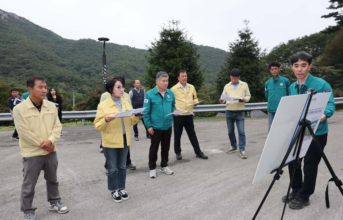 2024년도 발주사업 행정사무조사 1반(점암면, 영남면) 첨부이미지 : 2025.10.21 2024년도 발주사업 행정사무조사 1반 (점암면, 영남면) (4).JPG