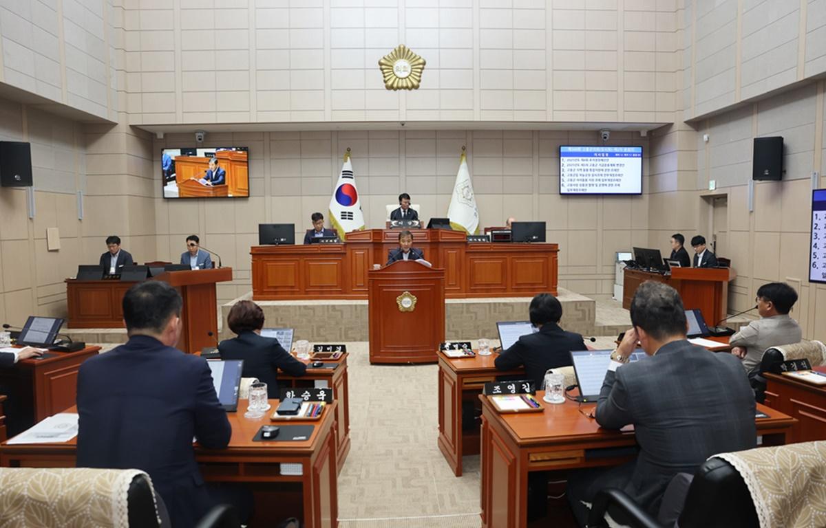 제340회 고흥군의회 임시회 제2차 본회의 첨부이미지 : 2025.9.16 제340회 고흥군의회 제2차 본회의 (7).JPG