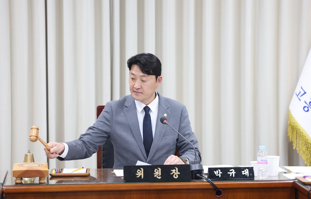 제339회 고흥군의회 제1차 예산결산위원회 첨부이미지 : 2025.8.13 제339회 고흥군의회 제1차 예산결산위원회 (1).JPG