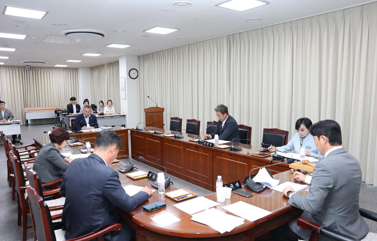 제339회 고흥군의회 제1차 예산결산위원회 첨부이미지 : 2025.8.13 제339회 고흥군의회 제1차 예산결산위원회 (3).JPG