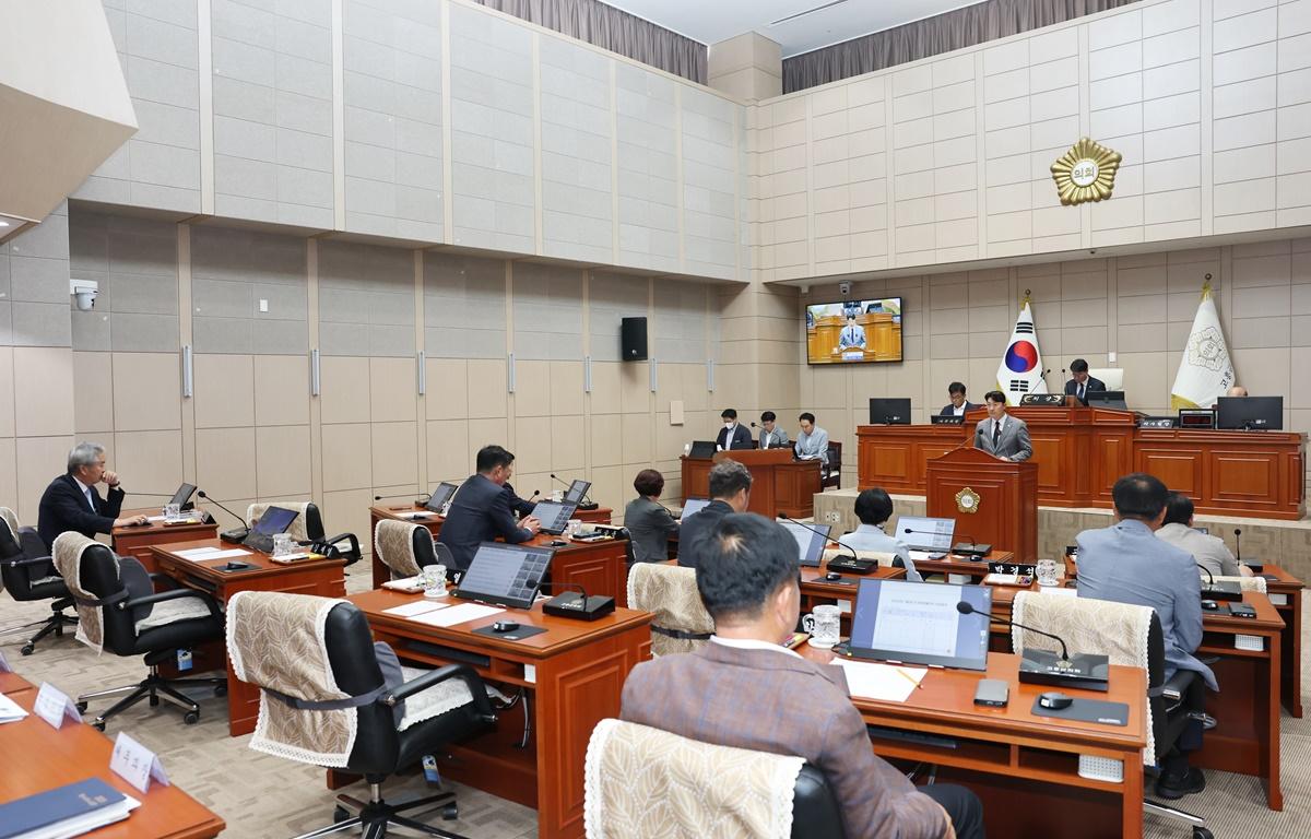 제339회 고흥군의회 제1차 본회의 첨부이미지 : 2025.8.13 제339회 고흥군의회 제1차 본회의 (5).JPG