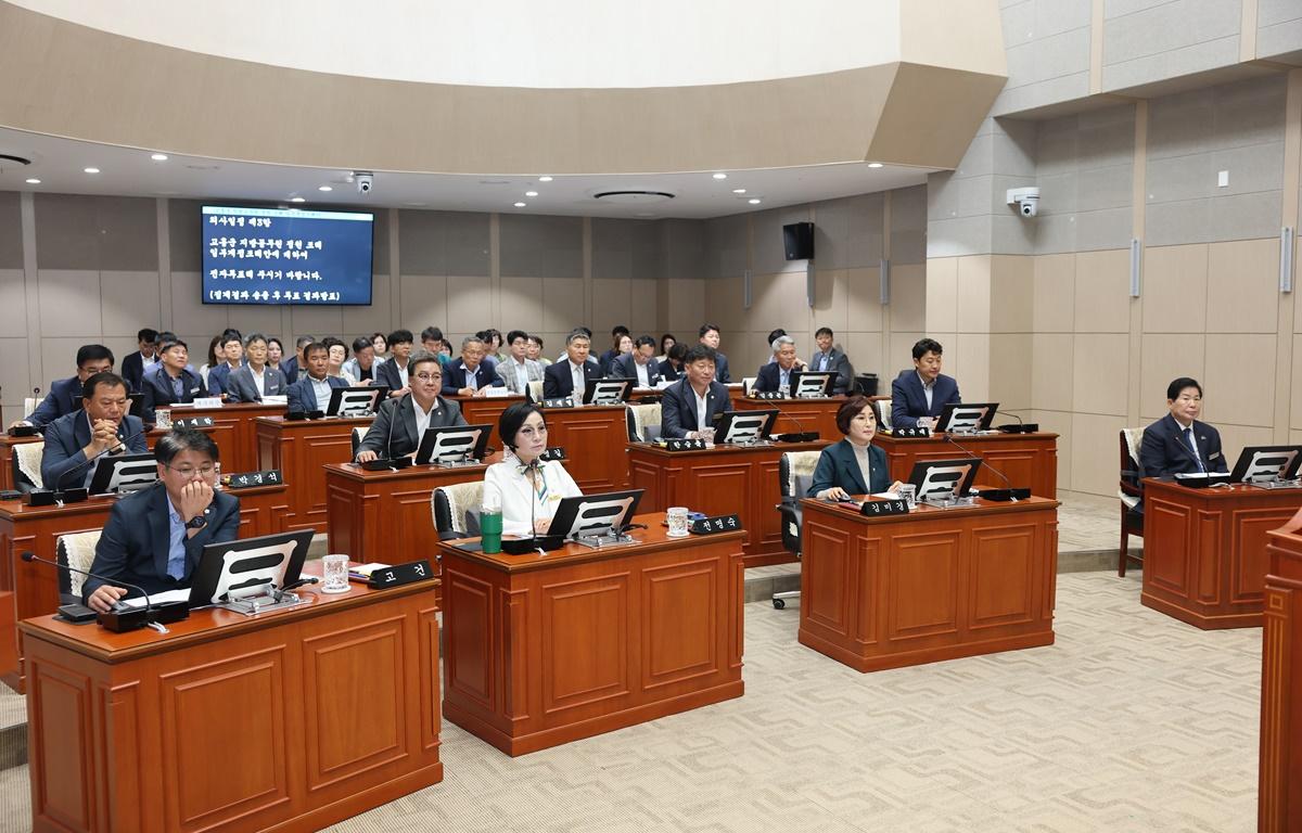 제337회 고흥군의회 제1차 정례회 제2차 본회의 첨부이미지 : 2025.6.20 제337회 고흥군의회 제1차 정례회 제2차 본회의 (13).JPG
