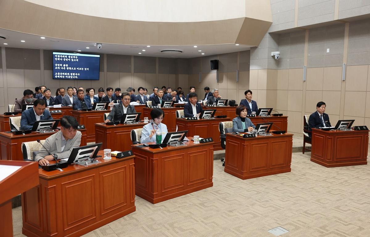 제337회 고흥군의회 제1차 정례회 제1차 본회의 첨부이미지 : 2025.6.2 제337회 고흥군의회 제1차 정례회 제1차 본회의 (3).JPG
