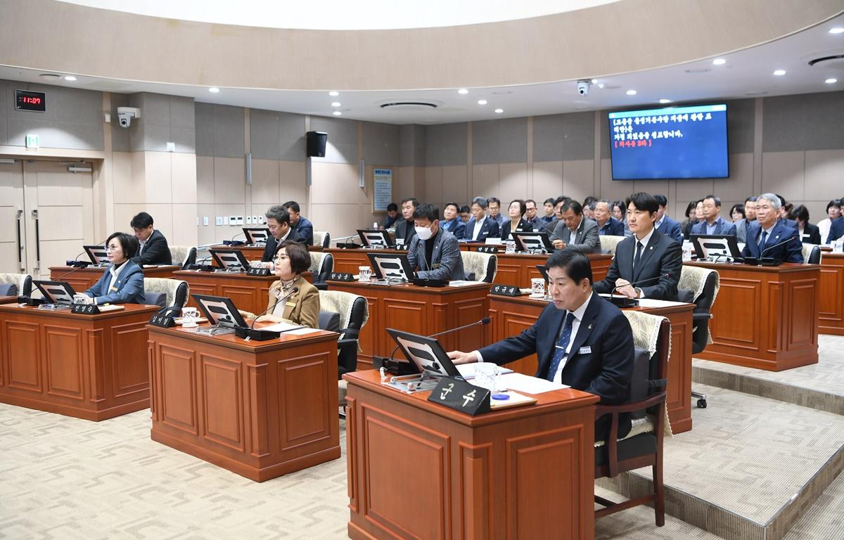제333회 고흥군의회 임시회 제8차 본회의 첨부이미지 : 2025.2.26 제333회 고흥군의회 임시회 제8차 본회의 (5).JPG