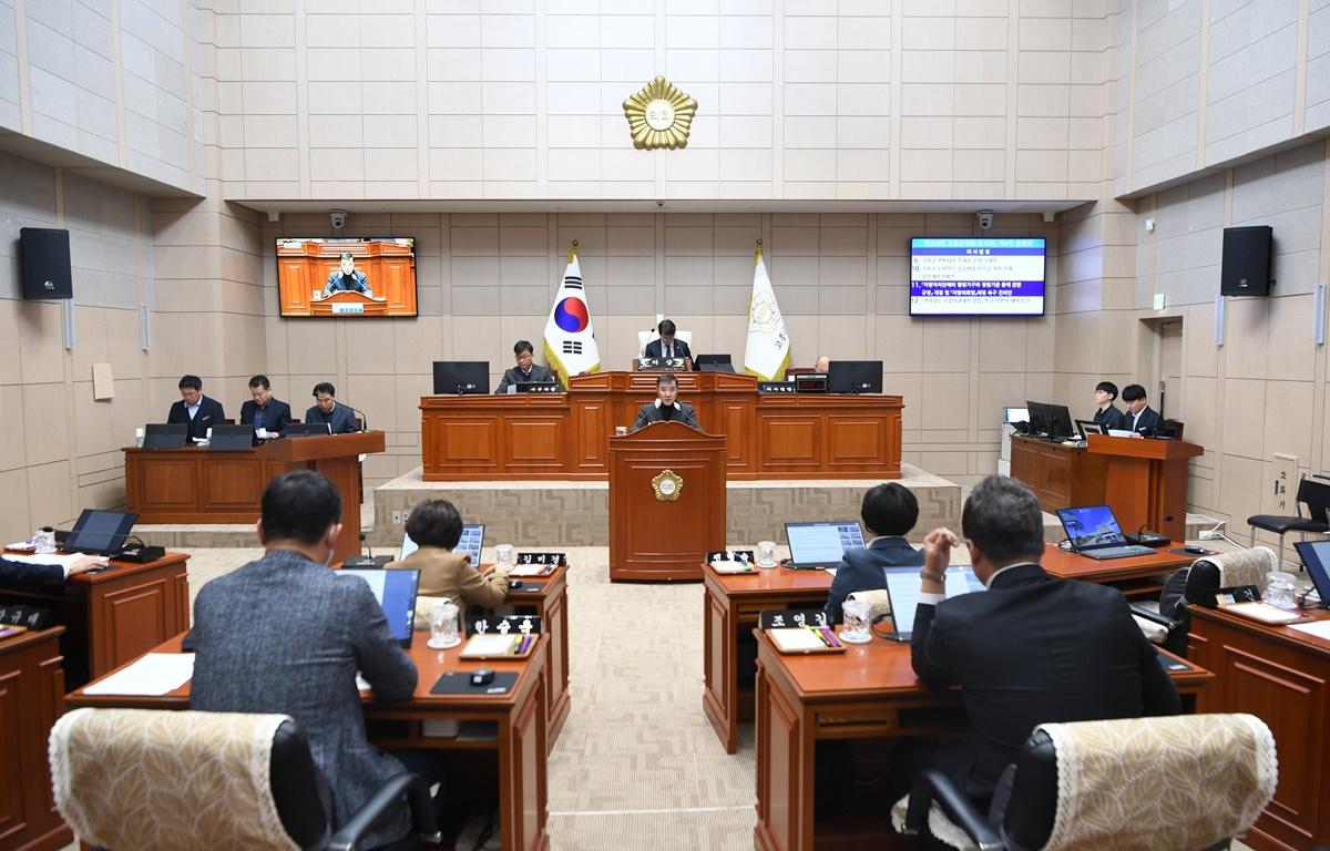 제333회 고흥군의회 임시회 제8차 본회의 첨부이미지 : 2025.2.26 제333회 고흥군의회 임시회 제8차 본회의 (8).JPG