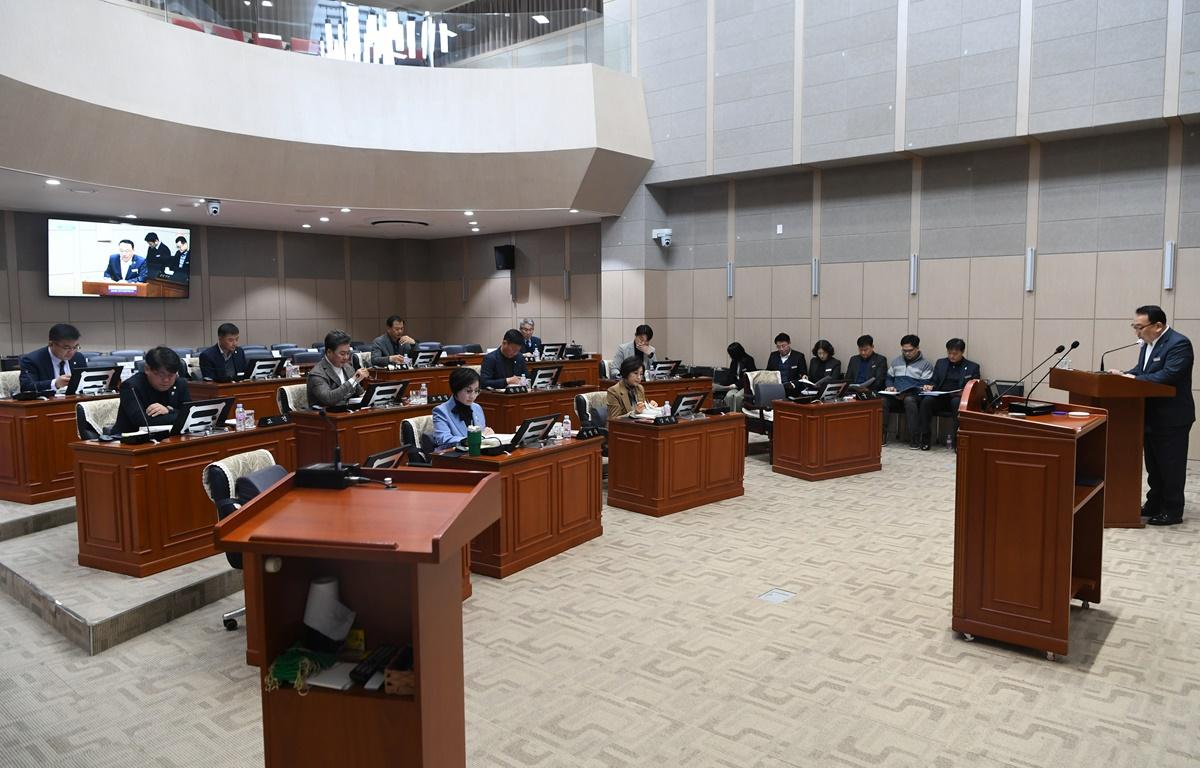 제333회 고흥군의회 임시회 제2차 본회의 첨부이미지 : 2025.2.18 제333회 고흥군의회 임시회 제2차 본회의 (4).JPG