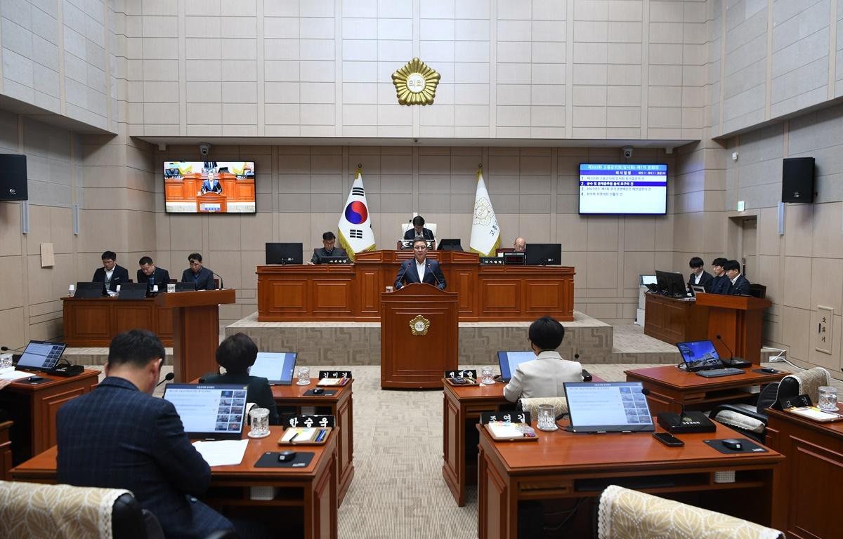 제333회 고흥군의회 임시회 제1차 본회의 첨부이미지 : 2025.2.17 제333회 고흥군의회 임시회 제1차 본회의 (5).JPG