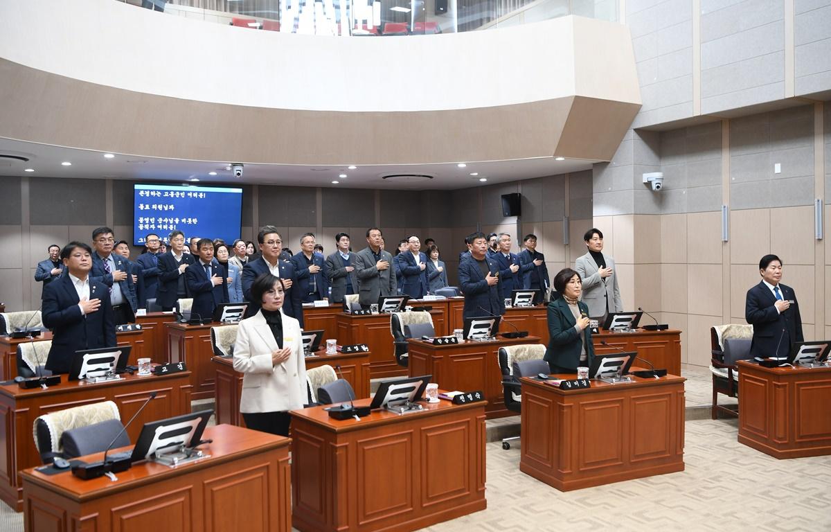 제333회 고흥군의회 임시회 제1차 본회의 첨부이미지 : 2025.2.17 제333회 고흥군의회 임시회 제1차 본회의 (2).JPG