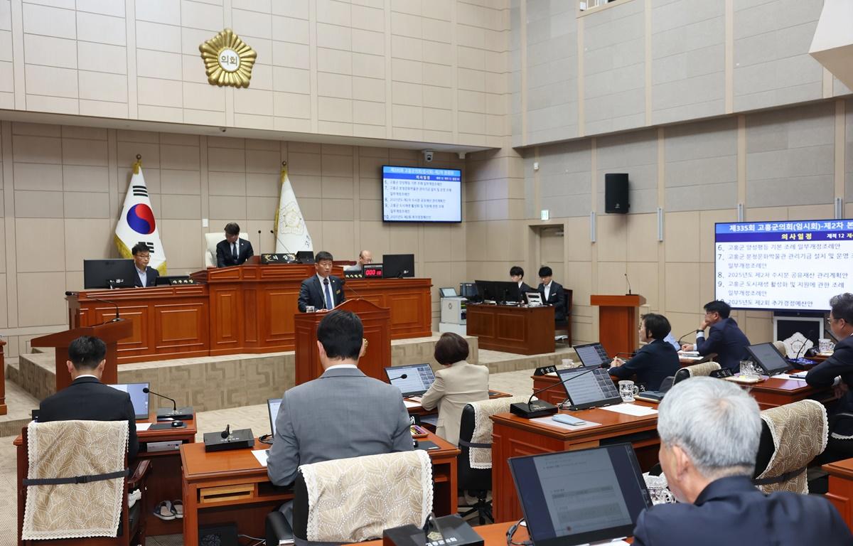 제335회 고흥군의회 임시회 제2차 본회의 첨부이미지 : 2025.4.22 제335회 고흥군의회 임시회 제2차 본회의 (4).JPG