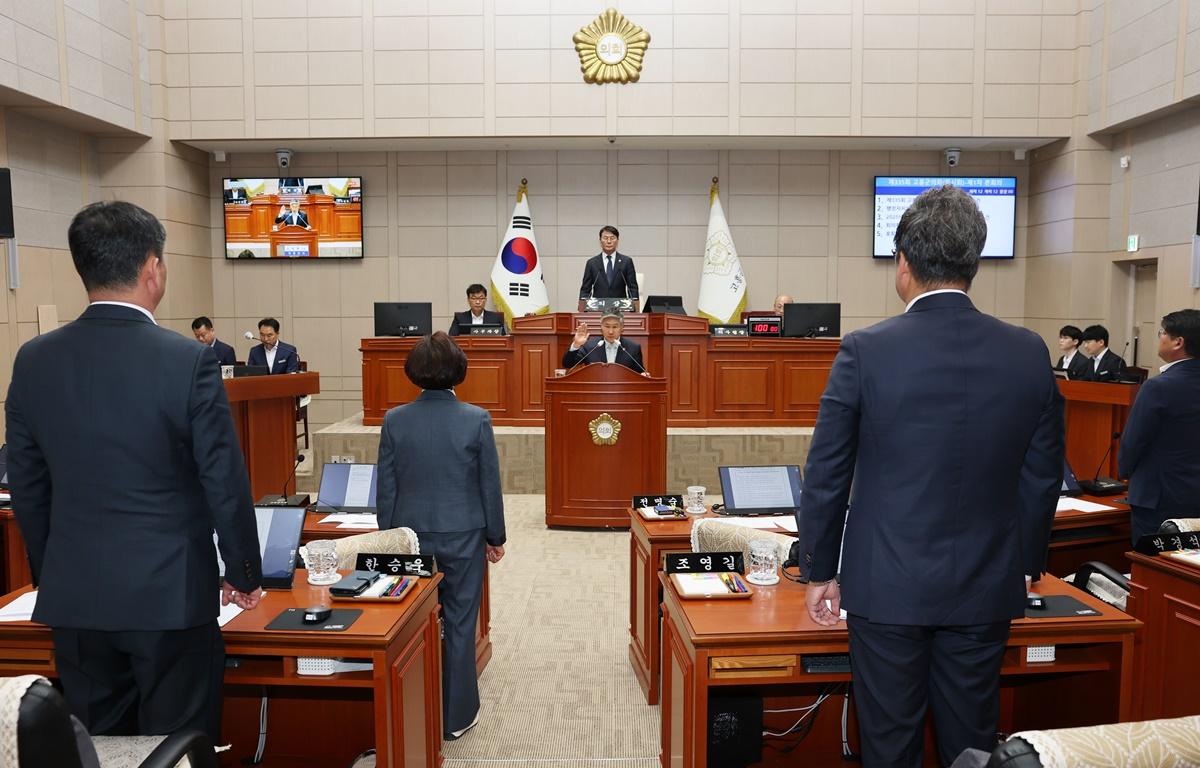 제335회 고흥군의회 임시회 제1차 본회의 첨부이미지 : 2025.4.14 제335회 고흥군의회 임시회 제1차 본회의 (4).JPG