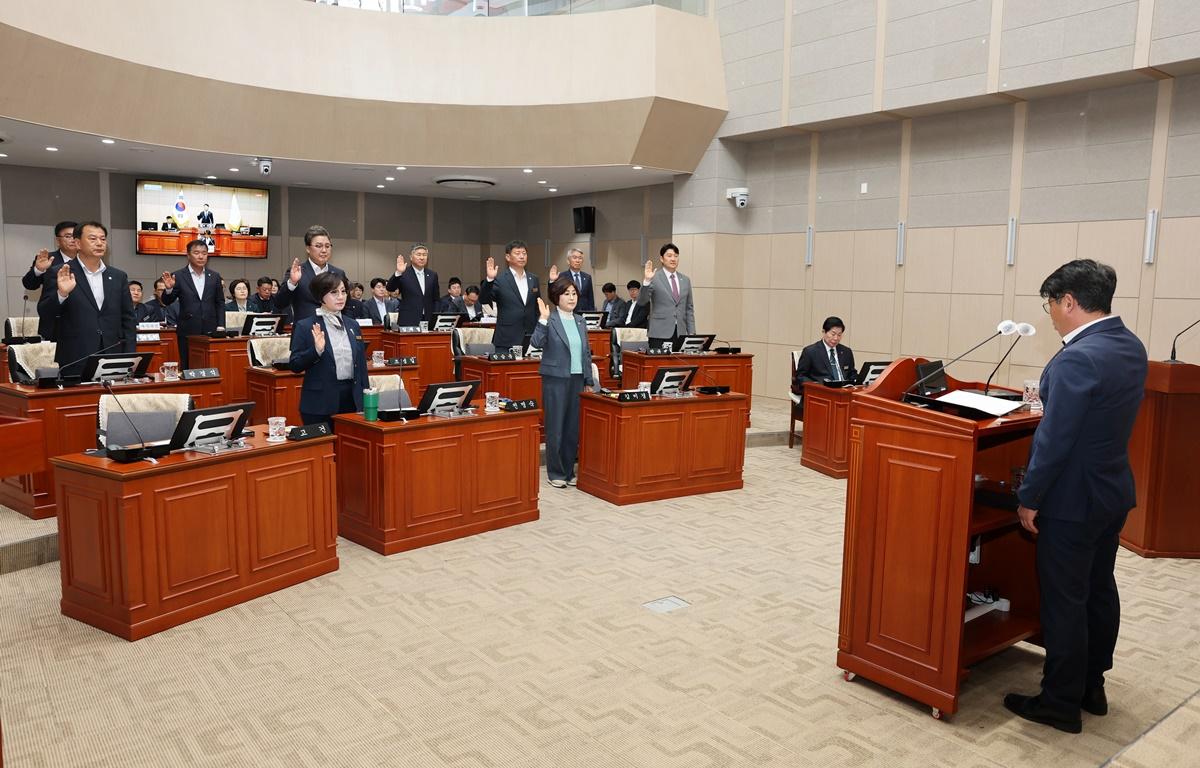 제335회 고흥군의회 임시회 제1차 본회의 첨부이미지 : 2025.4.14 제335회 고흥군의회 임시회 제1차 본회의 (3).JPG