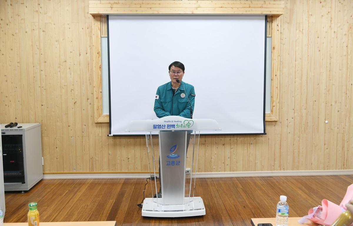 고흥군의회 편백 치유의 숲 방문 현안업무보고 청취 첨부이미지 : 2025.4.8 고흥군의회 편백 치유의 숲 방문 현안업무보고 청취 (1).JPG