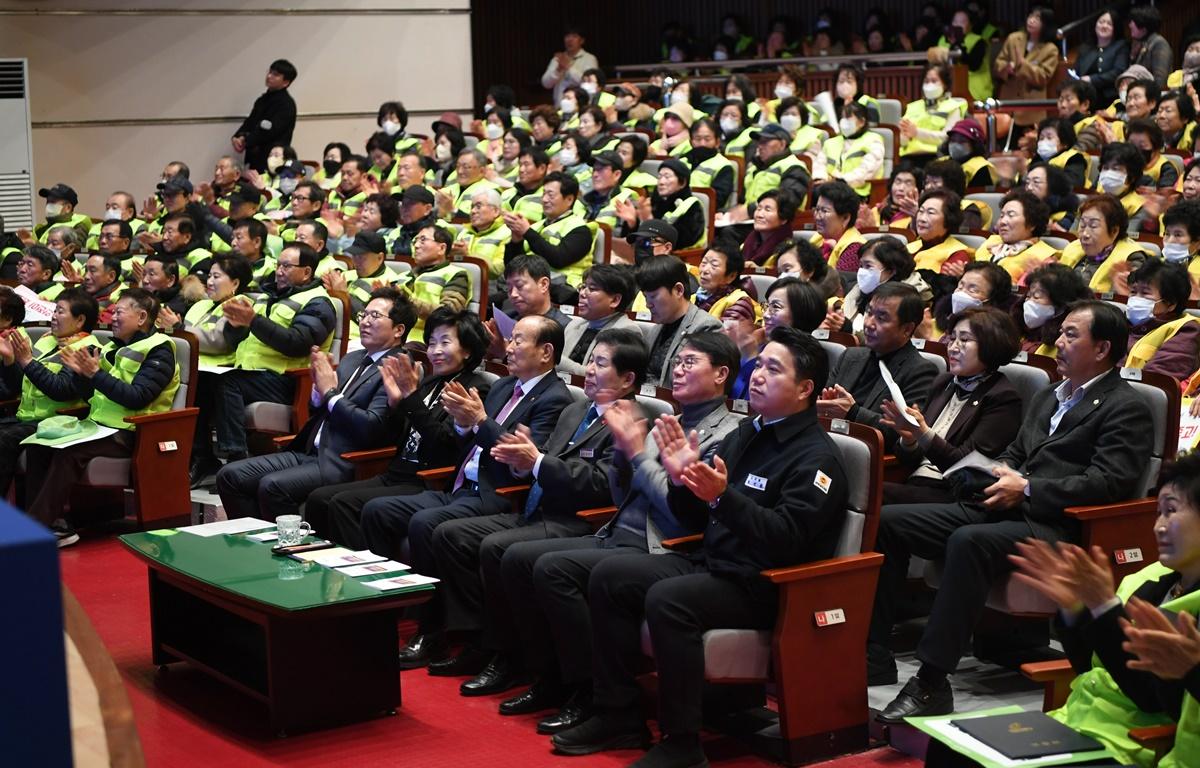 2025 노인일자리 및 사회활동 지원사업 발대식 첨부이미지 : 2025.1.16 2025 노인일자리 및 사회활동 지원사업 발대식 (5).JPG