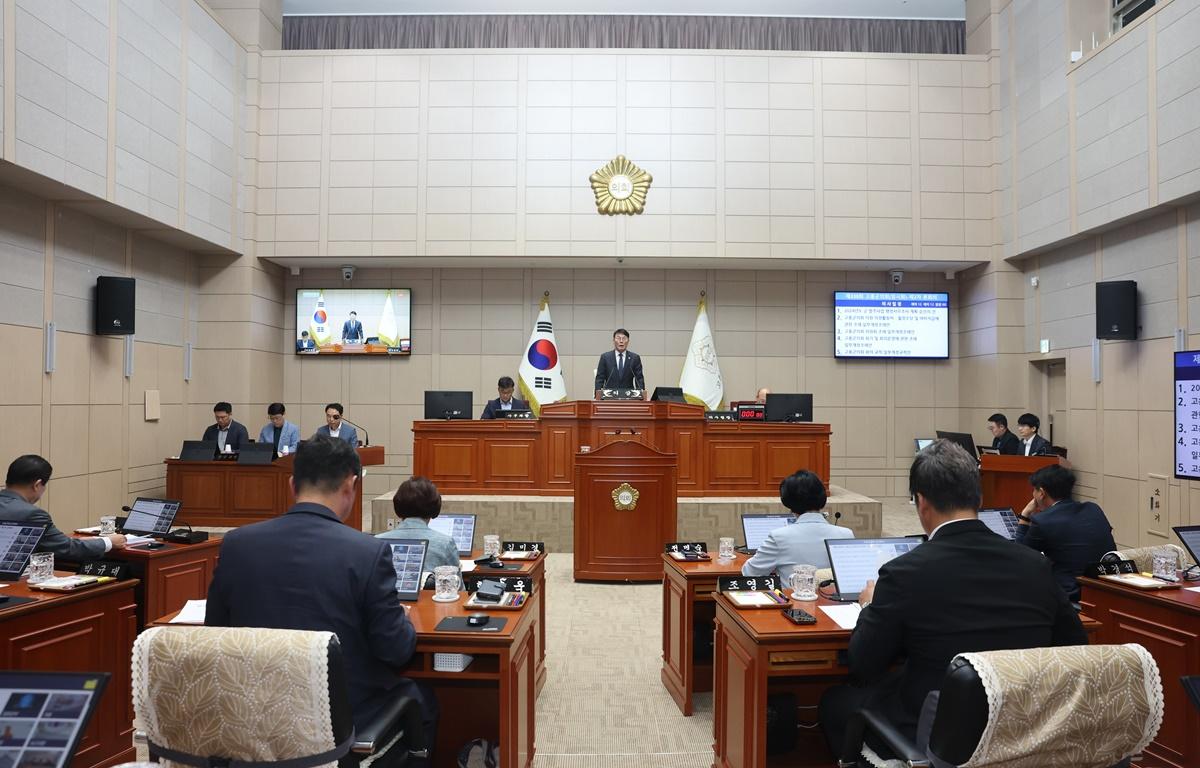 제338회 고흥군의회 임시회 제2차 본회의 첨부이미지 : 2025.7.18 제338회 고흥군의회 임시회 제2차 본회의 (2).JPG