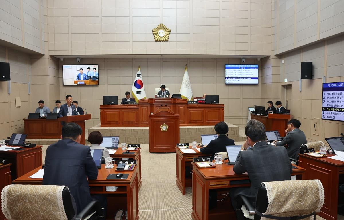 제338회 고흥군의회 임시회 제1차 본회의 첨부이미지 : 2025.7.16 제338회 고흥군의회 임시회 제1차 본회의 (13).JPG
