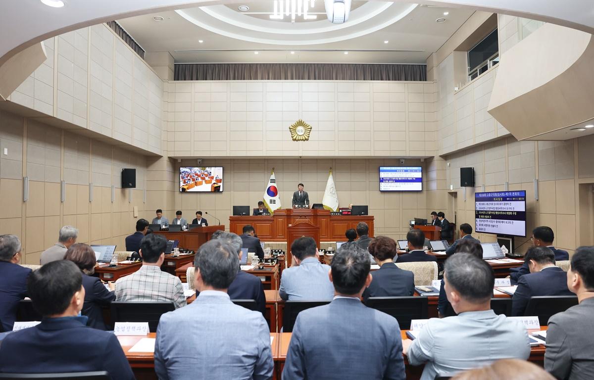 제338회 고흥군의회 임시회 제1차 본회의 첨부이미지 : 2025.7.16 제338회 고흥군의회 임시회 제1차 본회의 (12).JPG