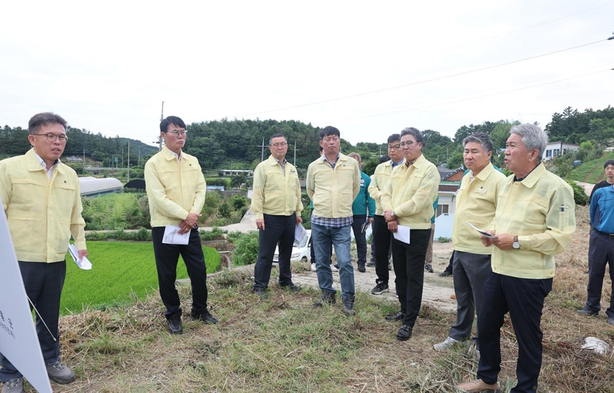 고흥군의회, 가뭄대응 저수지 현장점검 첨부이미지 : 2025.7.15 고흥군의회, 가뭄대응 저수지 현장점검 (3).JPG
