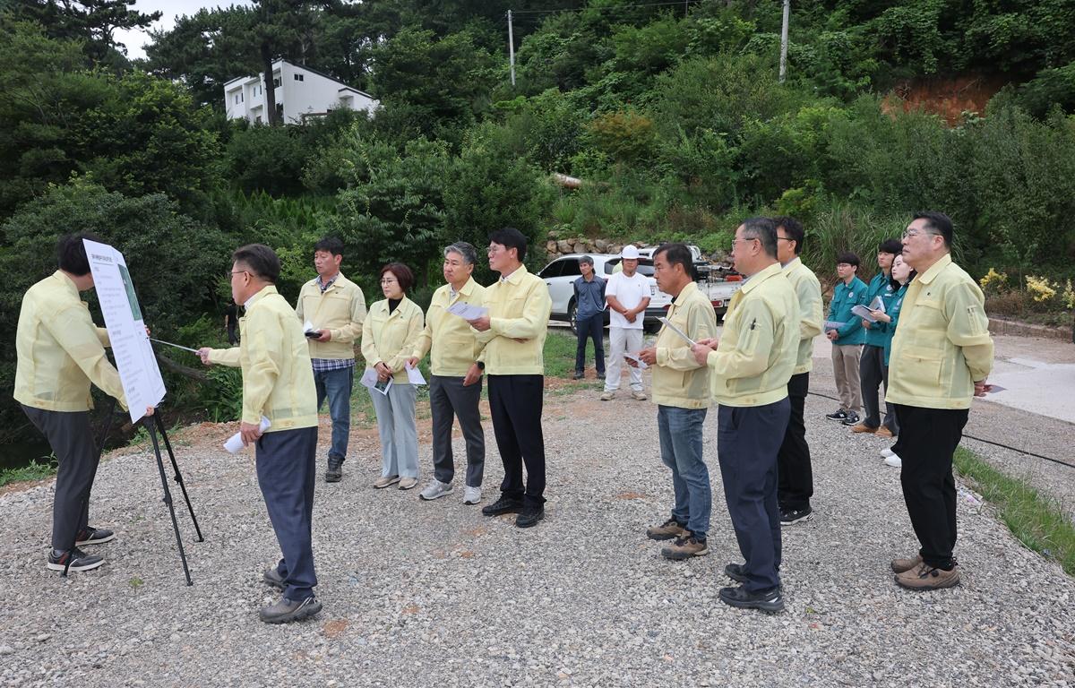 고흥군의회, 가뭄대응 저수지 현장점검 첨부이미지 : 2025.7.15 고흥군의회, 가뭄대응 저수지 현장점검 (1).JPG