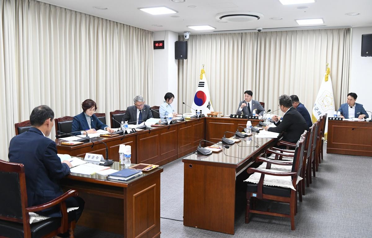 제340회 고흥군의회 예산결산특별위원회 첨부이미지 : 2025.9.12 고흥군의회 예산결산특별위원회 (4).JPG