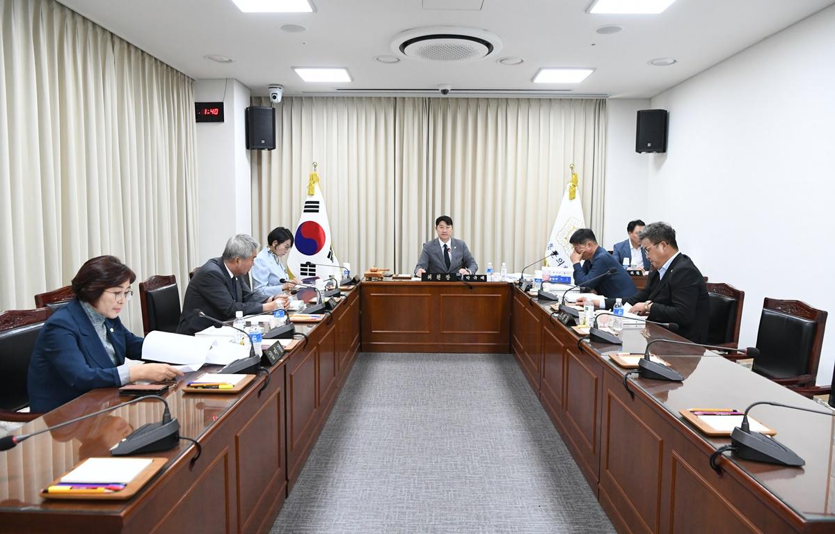 제340회 고흥군의회 예산결산특별위원회 첨부이미지 : 2025.9.12 고흥군의회 예산결산특별위원회 (5).JPG
