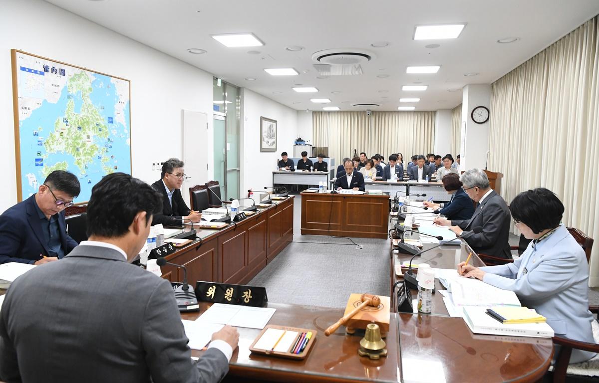 제340회 고흥군의회 예산결산특별위원회 첨부이미지 : 2025.9.12 고흥군의회 예산결산특별위원회 (3).JPG
